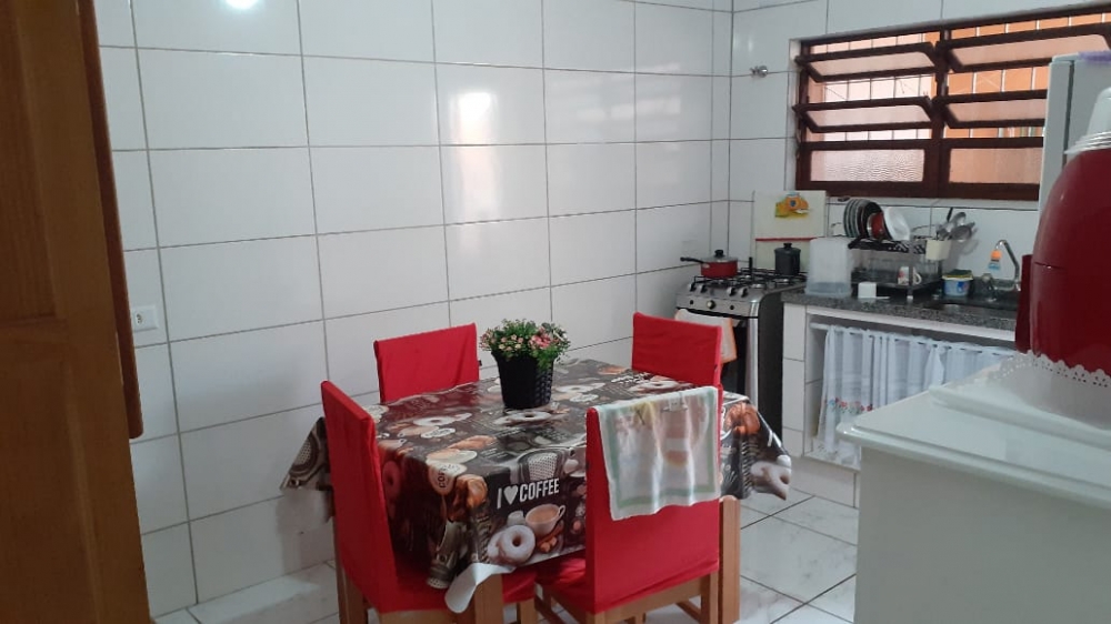 VENDO CASA COM PISCINA NO CENT